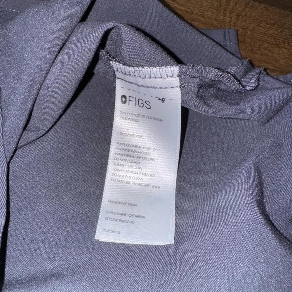 FIGS  Charcoal V-Neck Scrub Top - Image 7