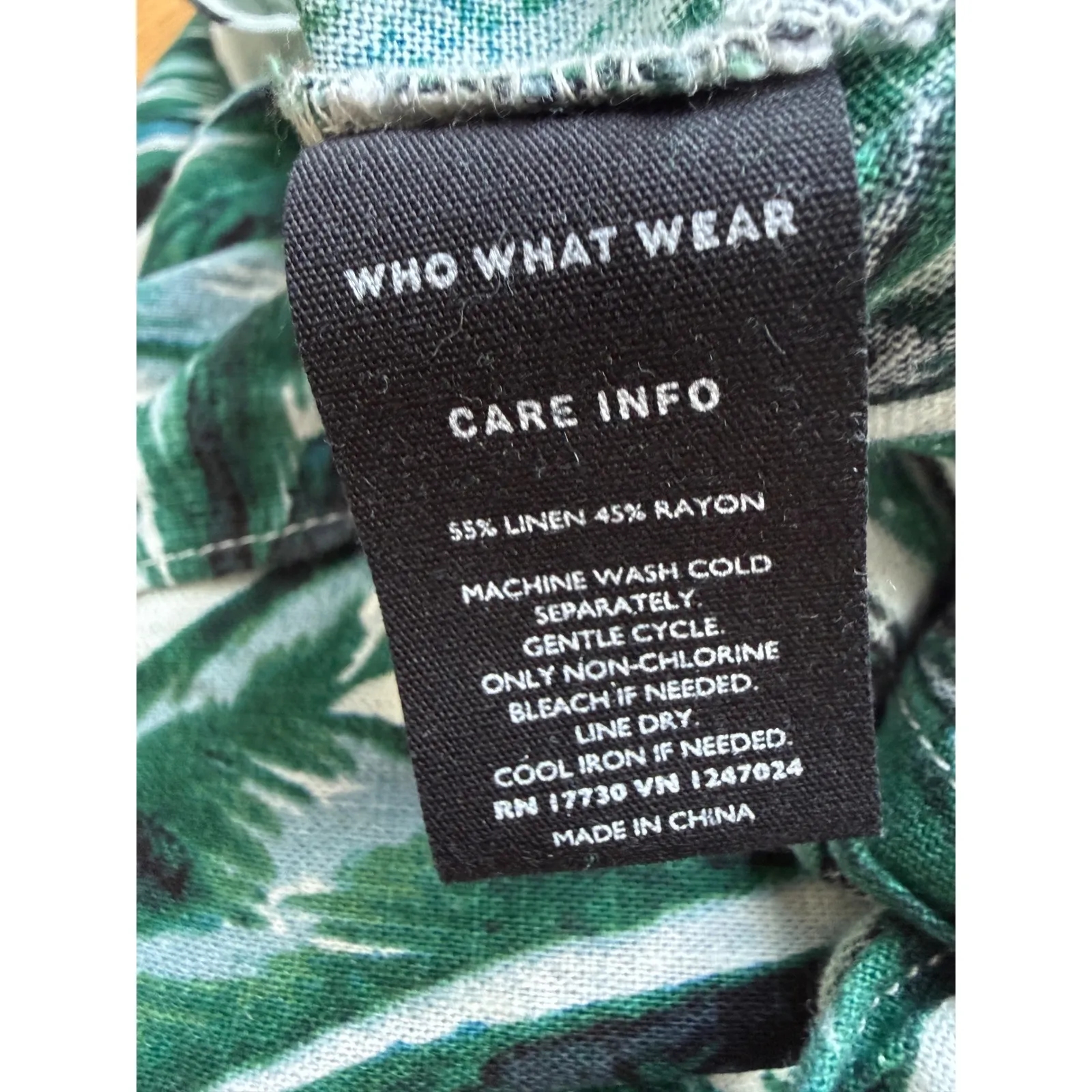 WHO WHAT WEAR Tropical Leaf Print Halter Jumpsuit Wide Leg Women's Size M - Image 5