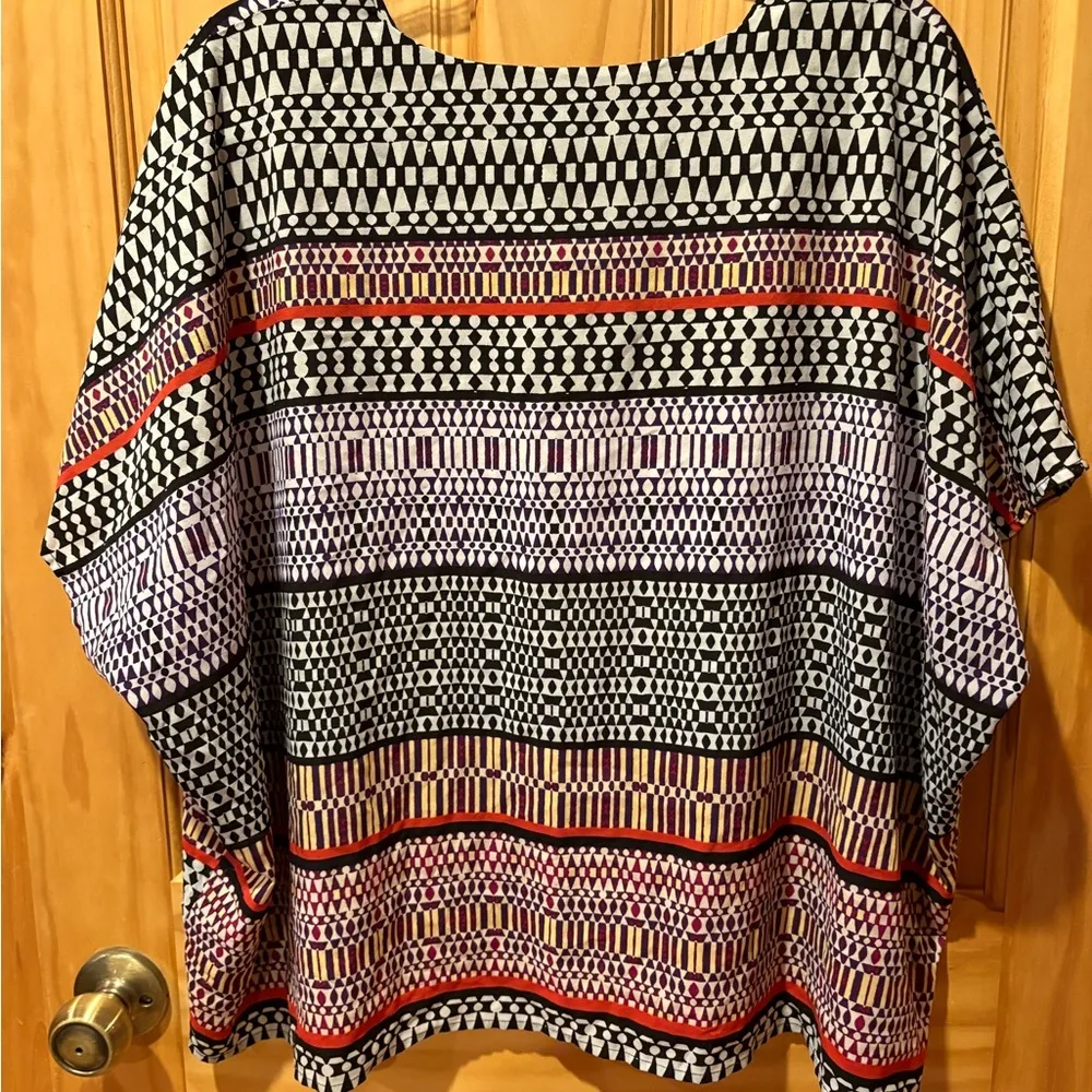 Liz Claiborne world traveler geometric V-neckline and short sleeves Sz L/XL Wmns - Image 2