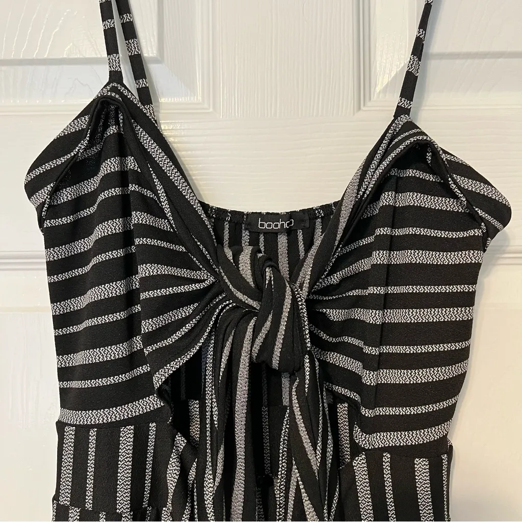 Boohoo jumpsuit cutouts black white stripe size 10 - Image 5