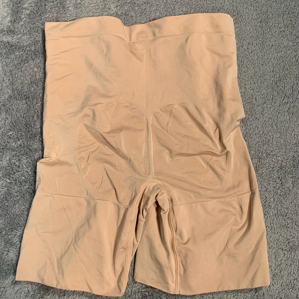 SPANX Women's shapewear oncore Shorts - Image 6