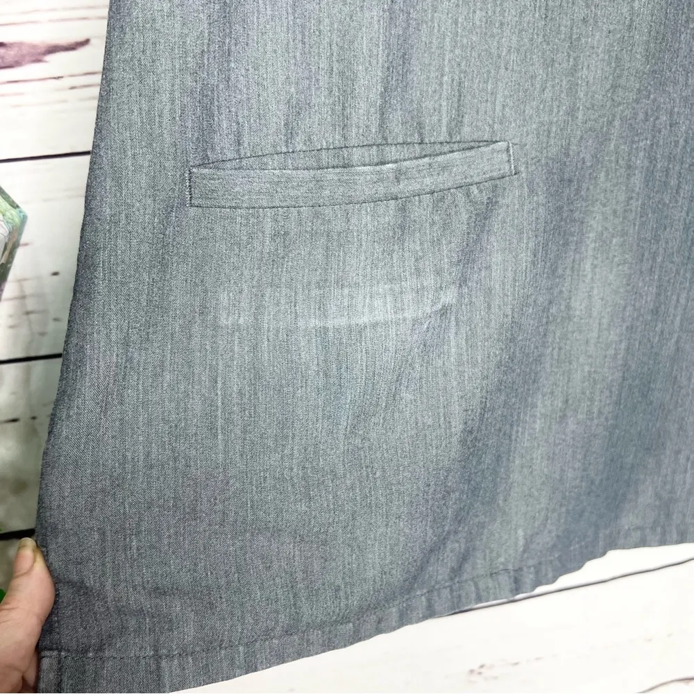 FIGS Technical Collection Casma Gray Two-Pocket Scrub Top Size Small - Image 4