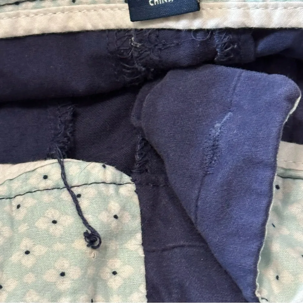 British Khaki Women’s Size 4 Navy Blue White Embroidered Sharks Nautical Shorts - Image 6