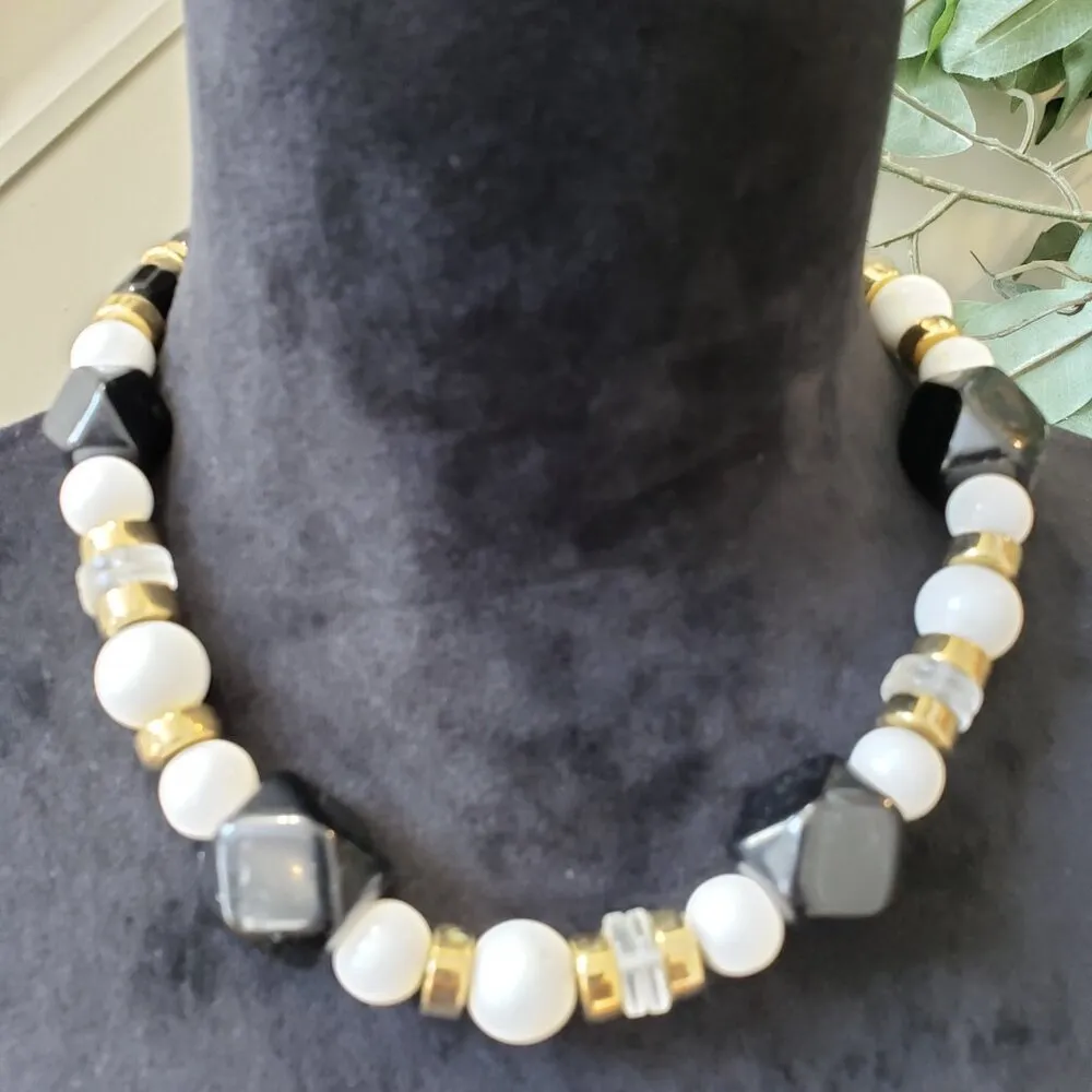 Women's Fashion Retro Black, White & Gold Tone Faceted Marble Stone Necklace Black - Image 2