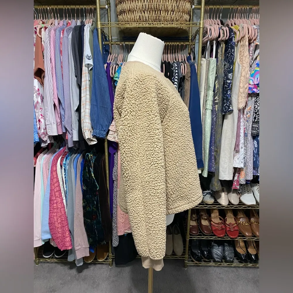 Banana Republic Tan Crew Neck Sweater Plush Texture - Image 5