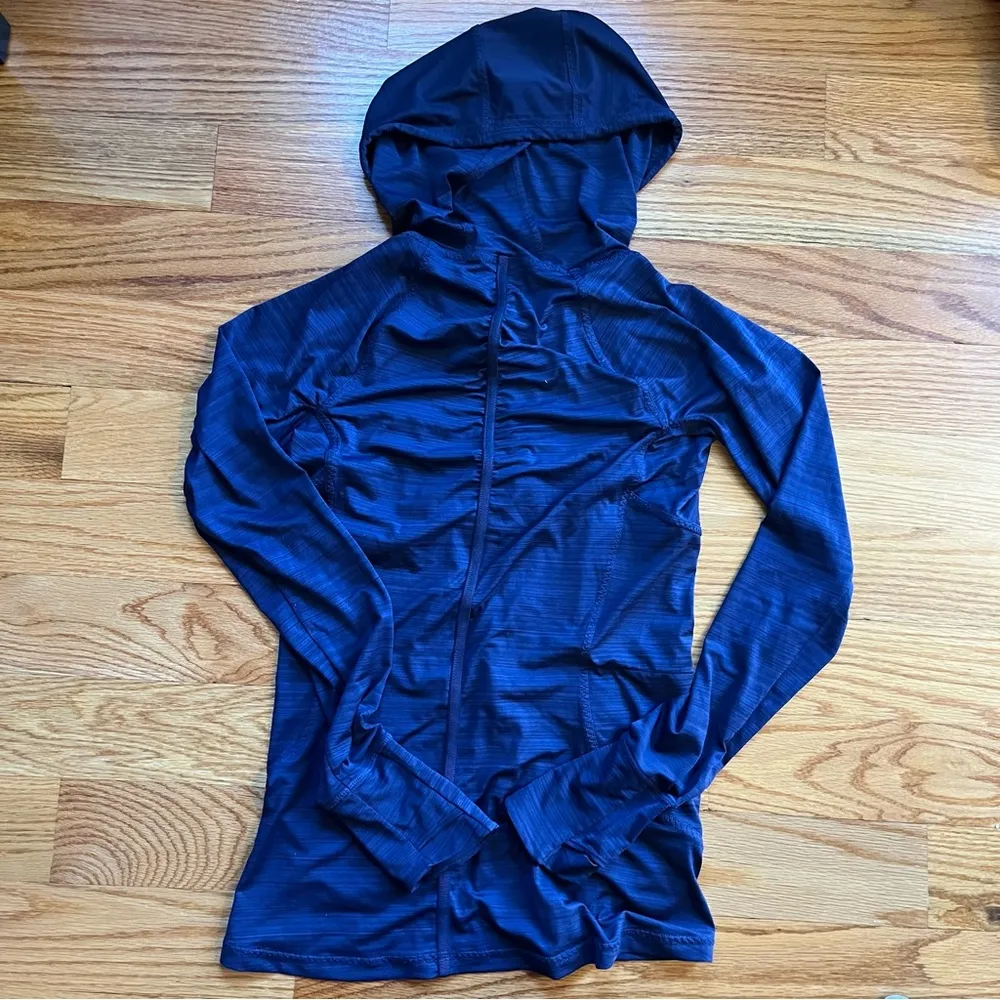 Pacifica Illume 1/2 Zip Hooded Pullover in blue size small - Image 2