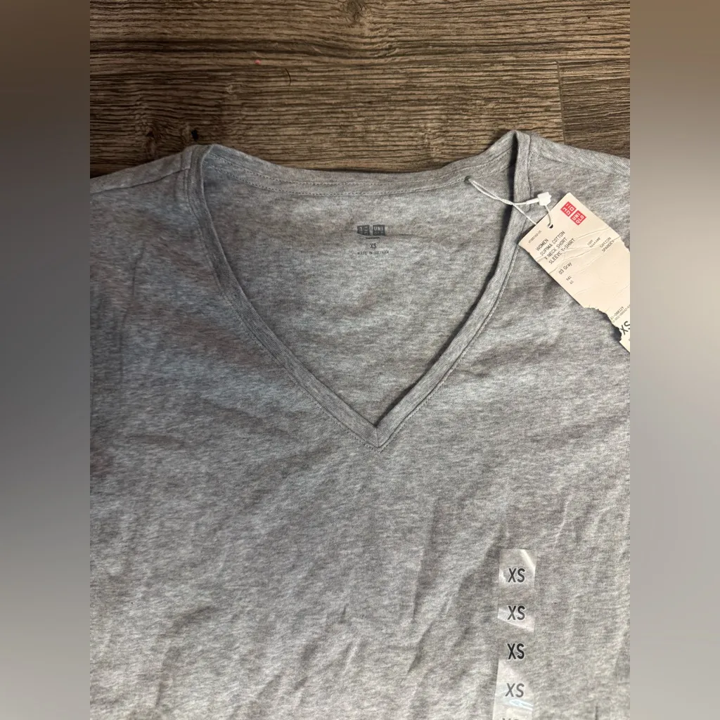Uniqlo Heather Gray V-Neck Short Sleeve Tee - Image 2
