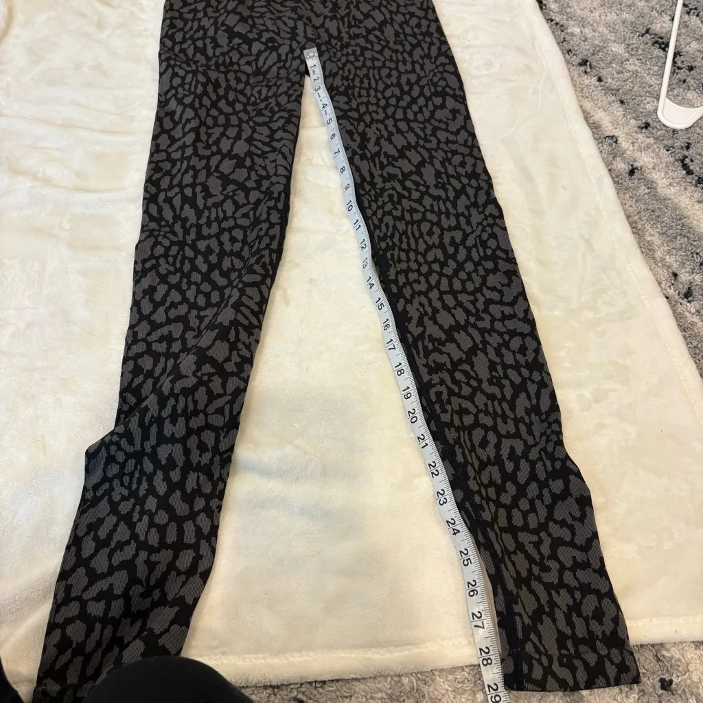 Ryka Black & Gray Animal Print 29” Leggings Size Medium Seamless - Image 8