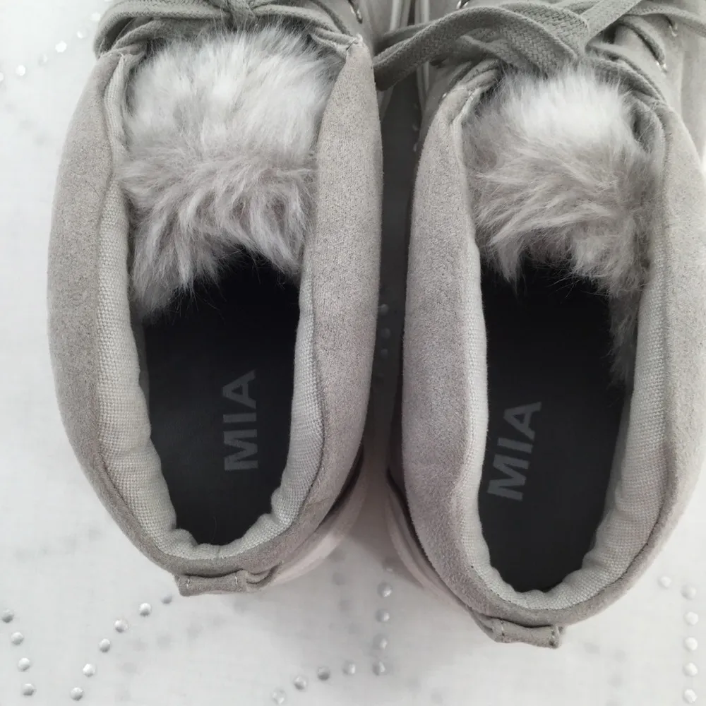 Tillie grey faux fur platform sneakers - Image 8