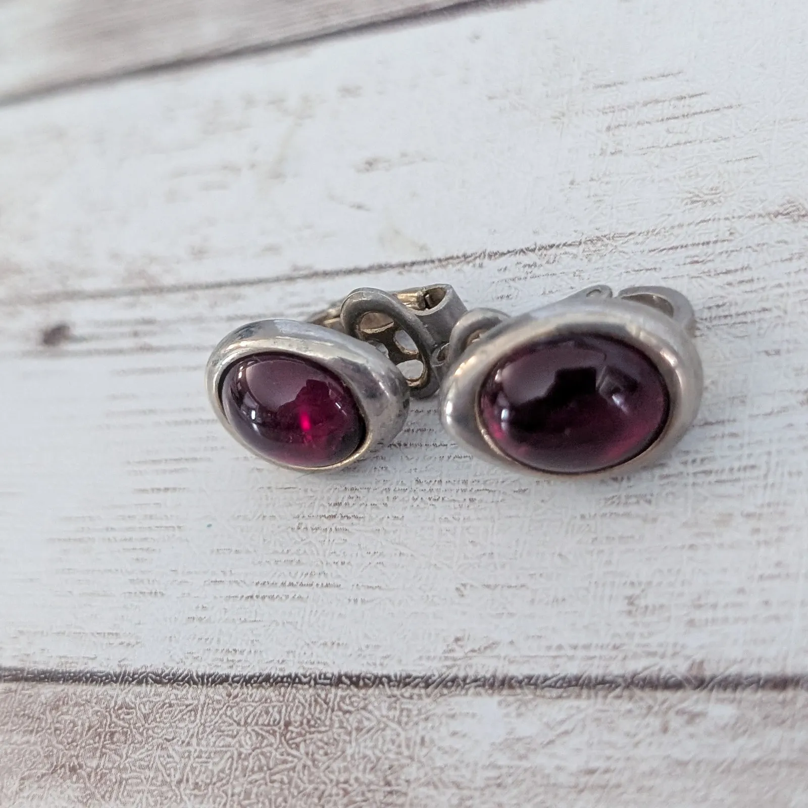 Vintage Avon Clip On Earrings Red Middle - Image 4