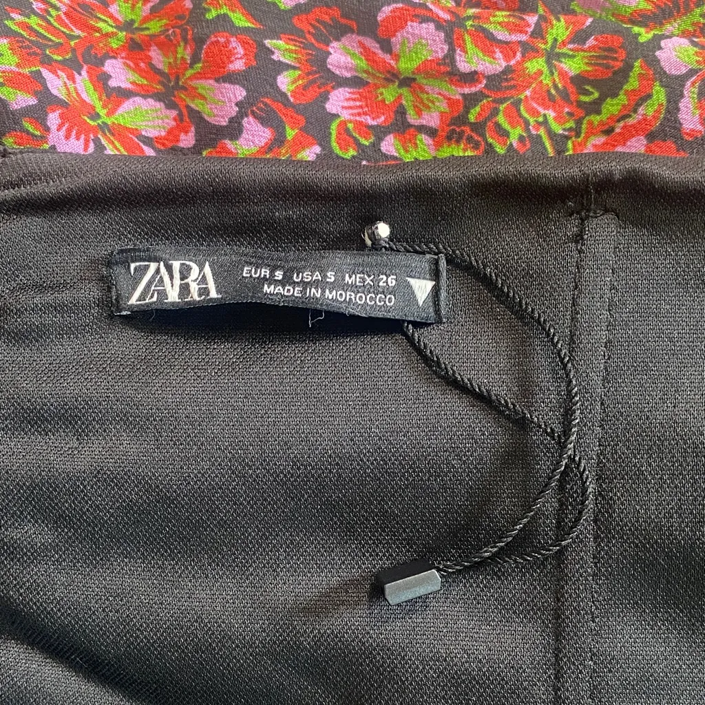 Zara Floral Crop Top in Black and Pink - Image 5