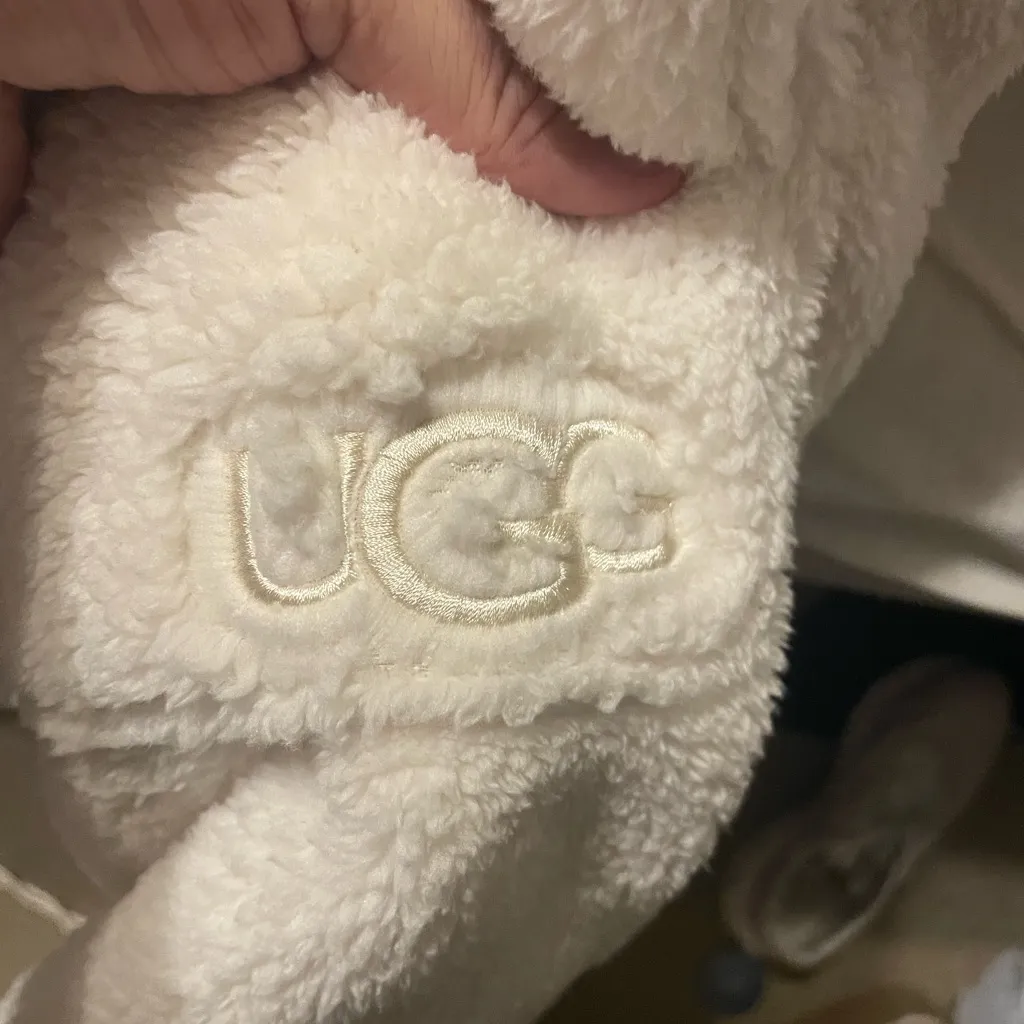 UGG Aarti plush faux shearling hooded robe with belt cream size large - Image 6
