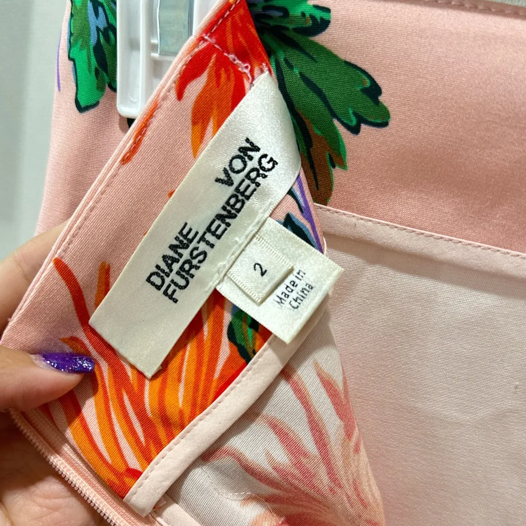 Diane von Furstenberg Pink Floral Print Midi Length Pencil Skirt size 2 - Image 3