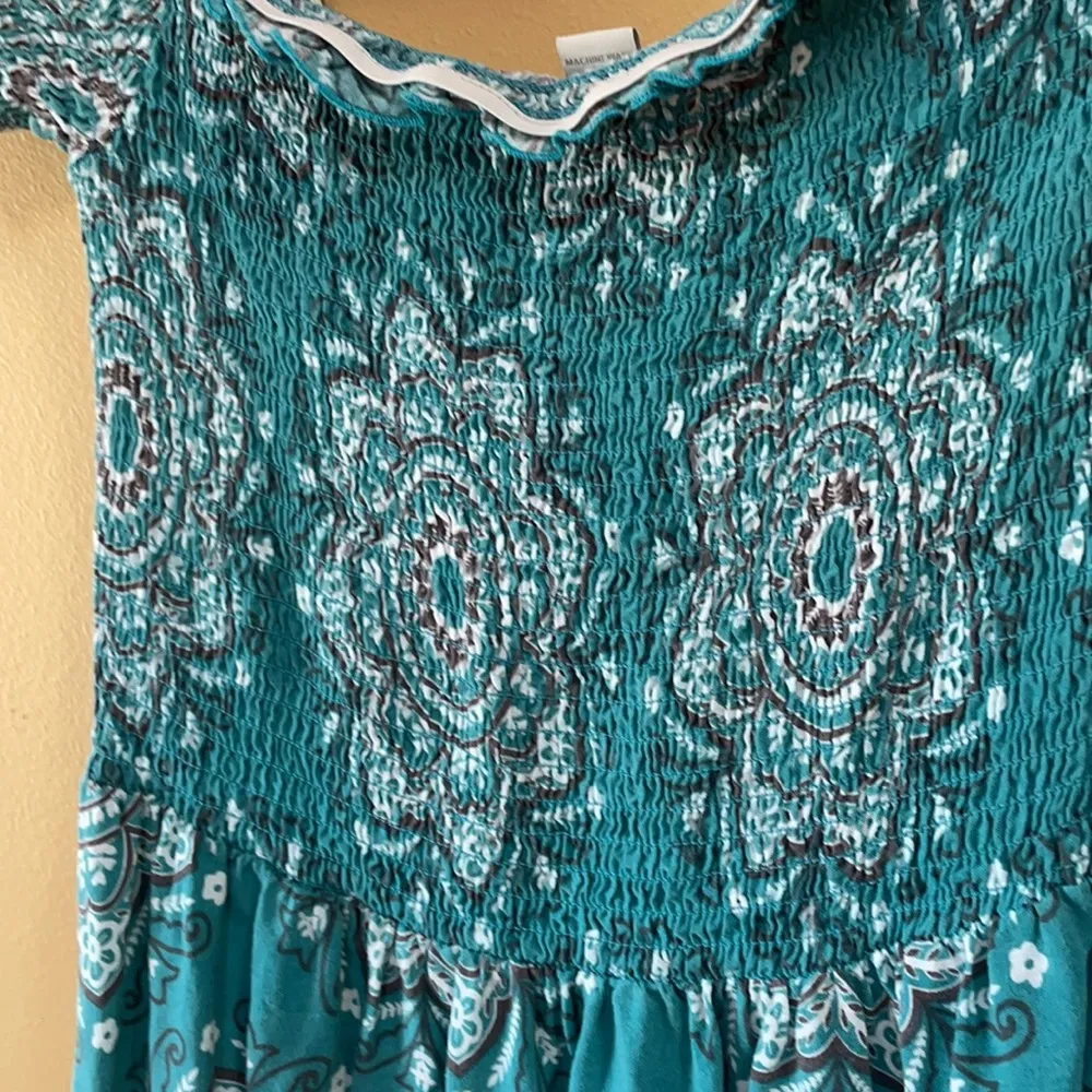 CHARLOTTE RUSSE Teal Design Top Size Medium - Image 2