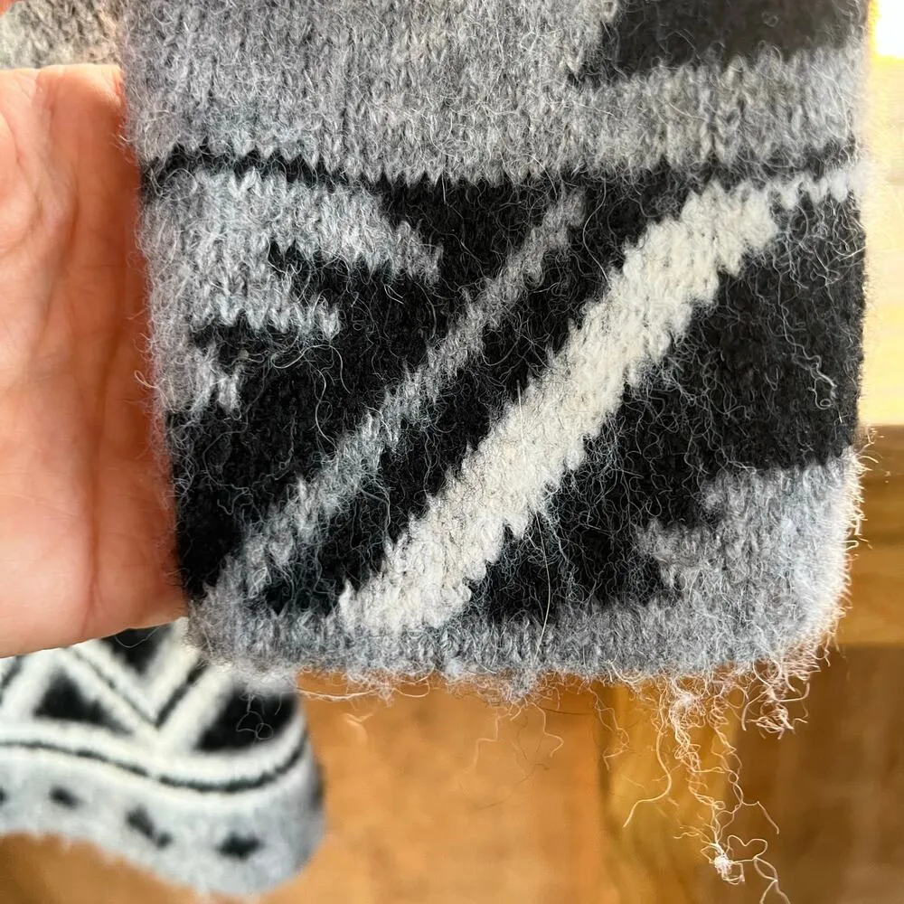 FRYE Women's Grey And Black Southwestern Print Open Cardigan Sweater Size M - Image 6