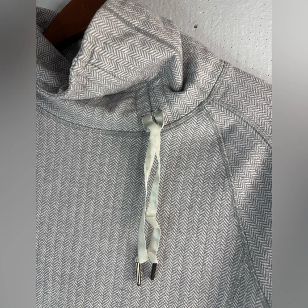 Kyodan S Yoga Warmup Top Gray Chevron Sweatshirt - Image 6