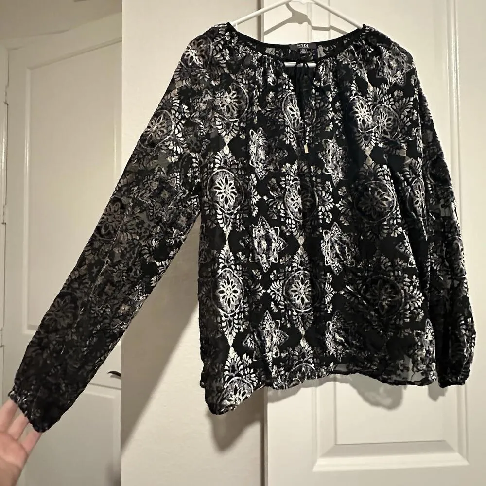 NYDJ Women’s Black Velvet Burnout Texture Long Sleeve Blouse Sz XS Extra Small - Image 2
