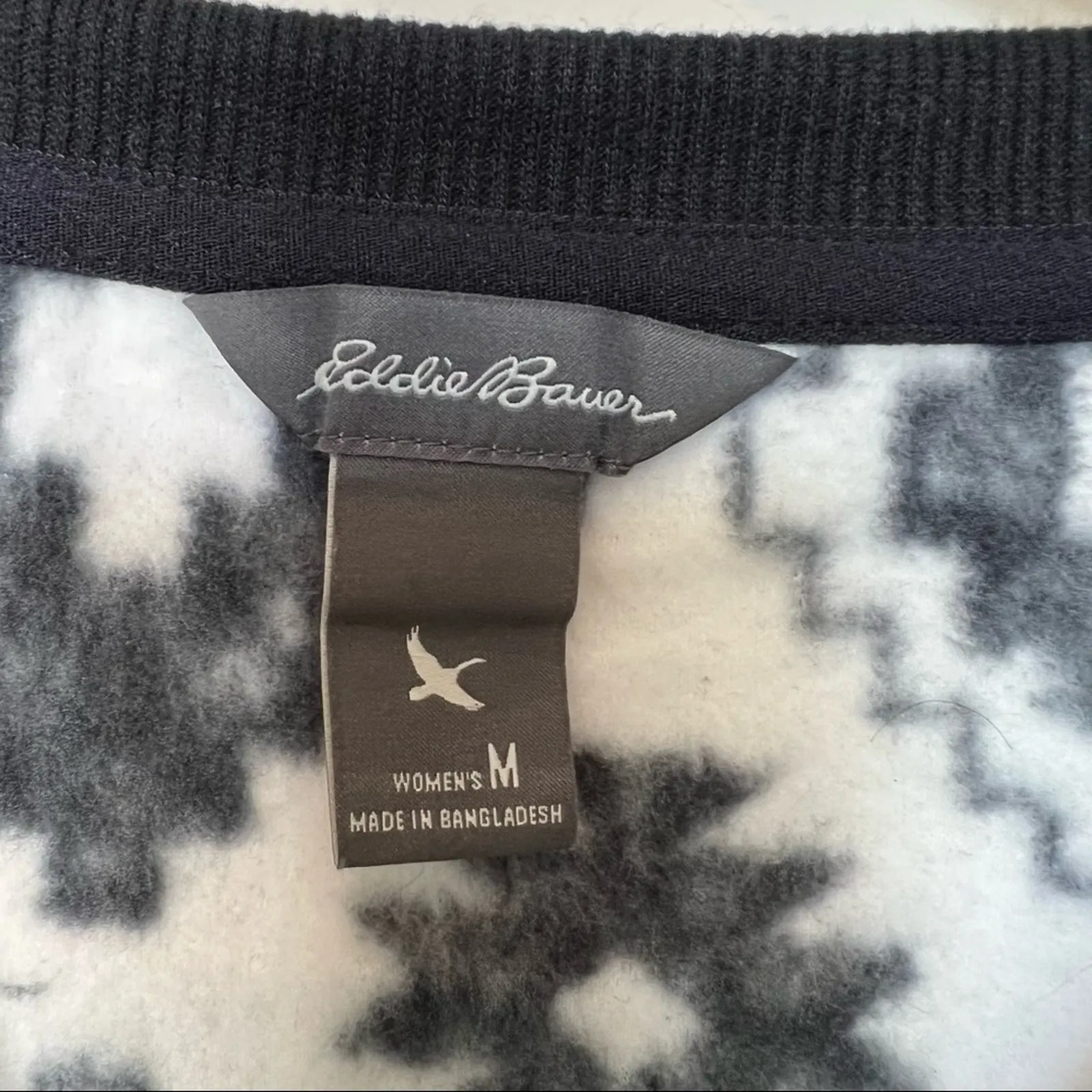 Eddie Bauer sweatshirt M black white crew geometric print fleece pullover - Image 8