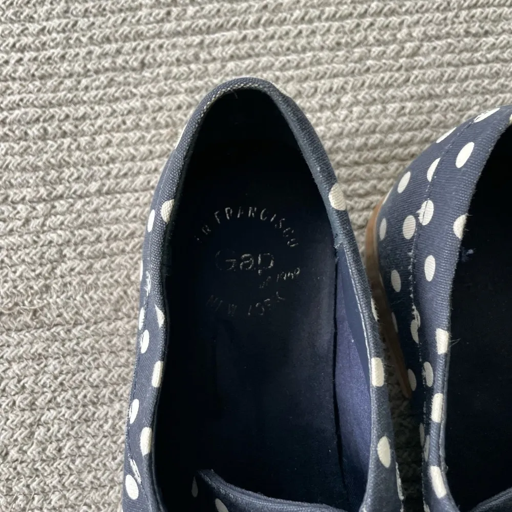 GAP Navy Blue and White Polka Dot Tie Oxfords Size 10 - Image 4