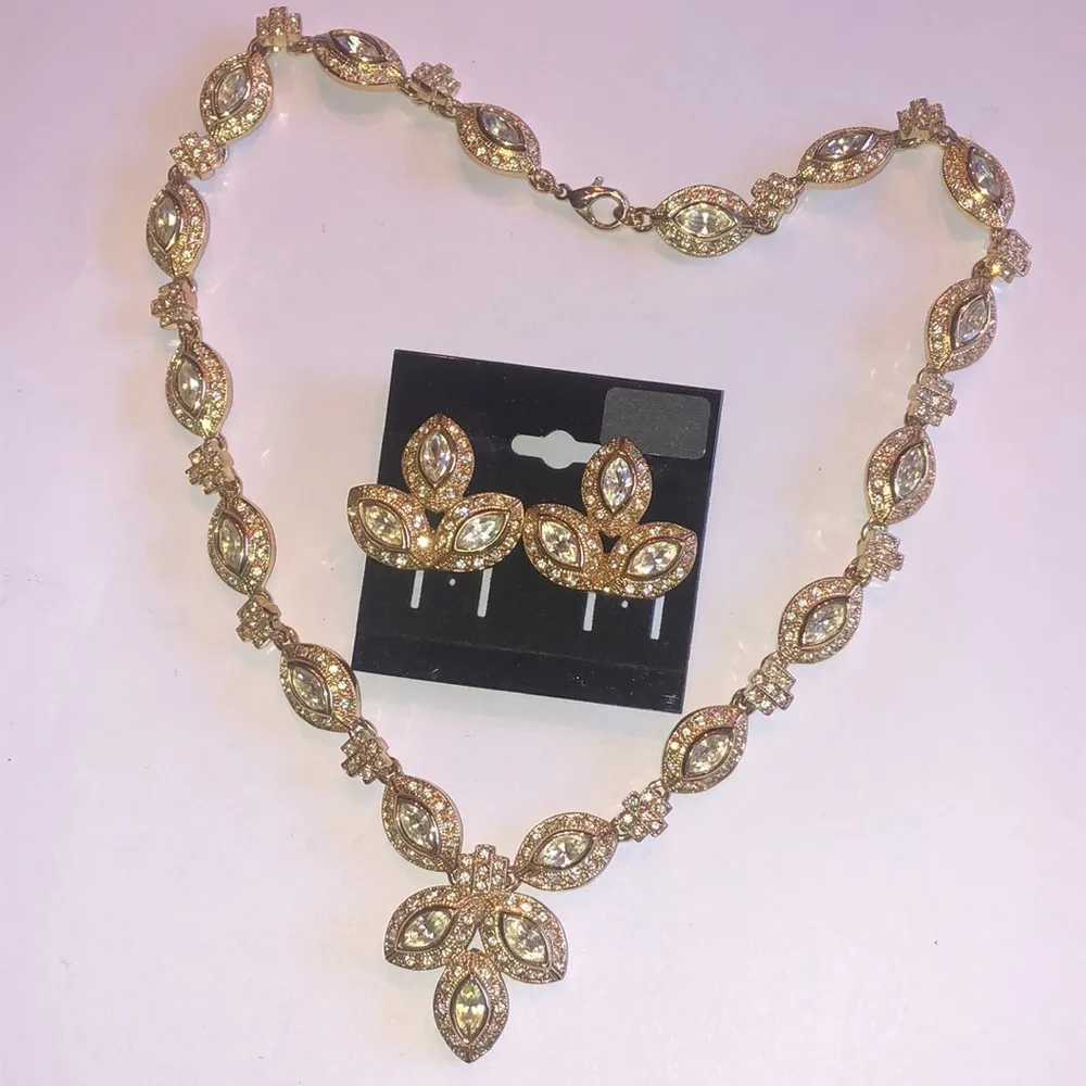 Vintage Gold Tone CZ Rhinestone Formal Wedding Prom Necklace & Clip On Earrings - Image 4