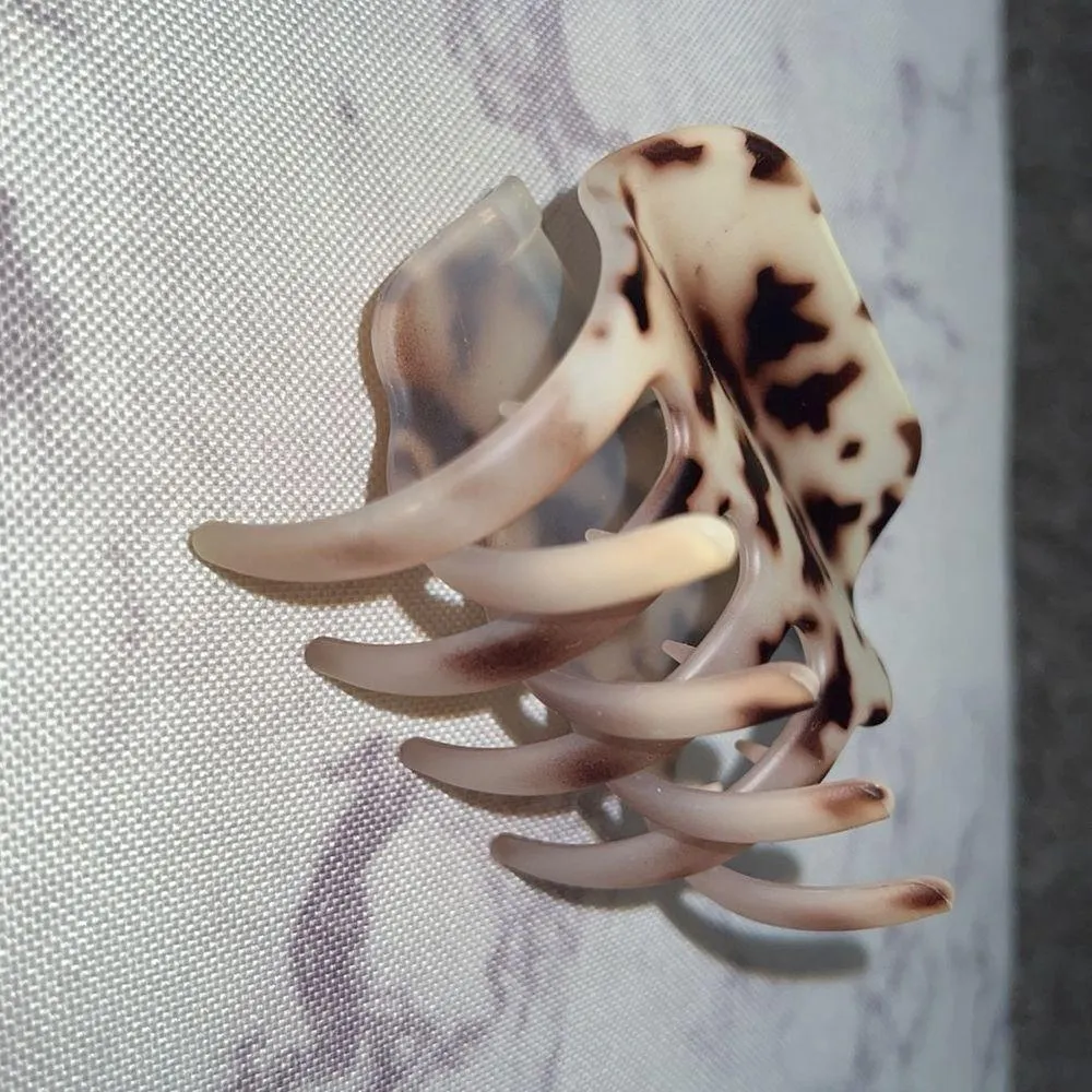 Target 🤩4/$15🥳 claw clip - Image 2