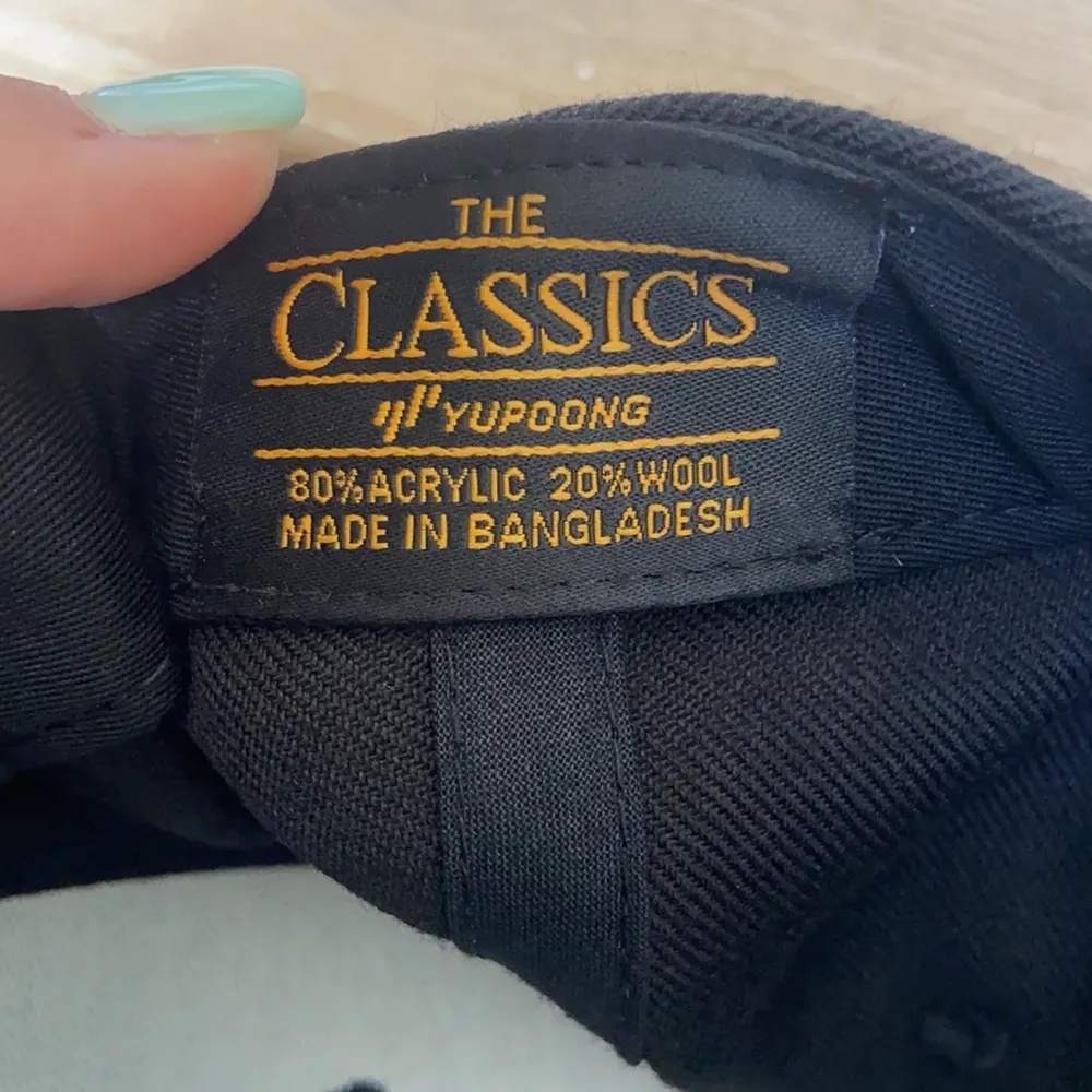 Black SnapBack hat - Image 3