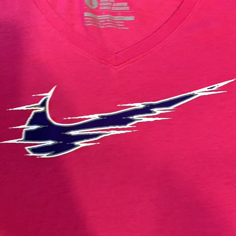 Nike Slim Fit V-neck Pink Size Medium Athletic T-shirt - Image 7