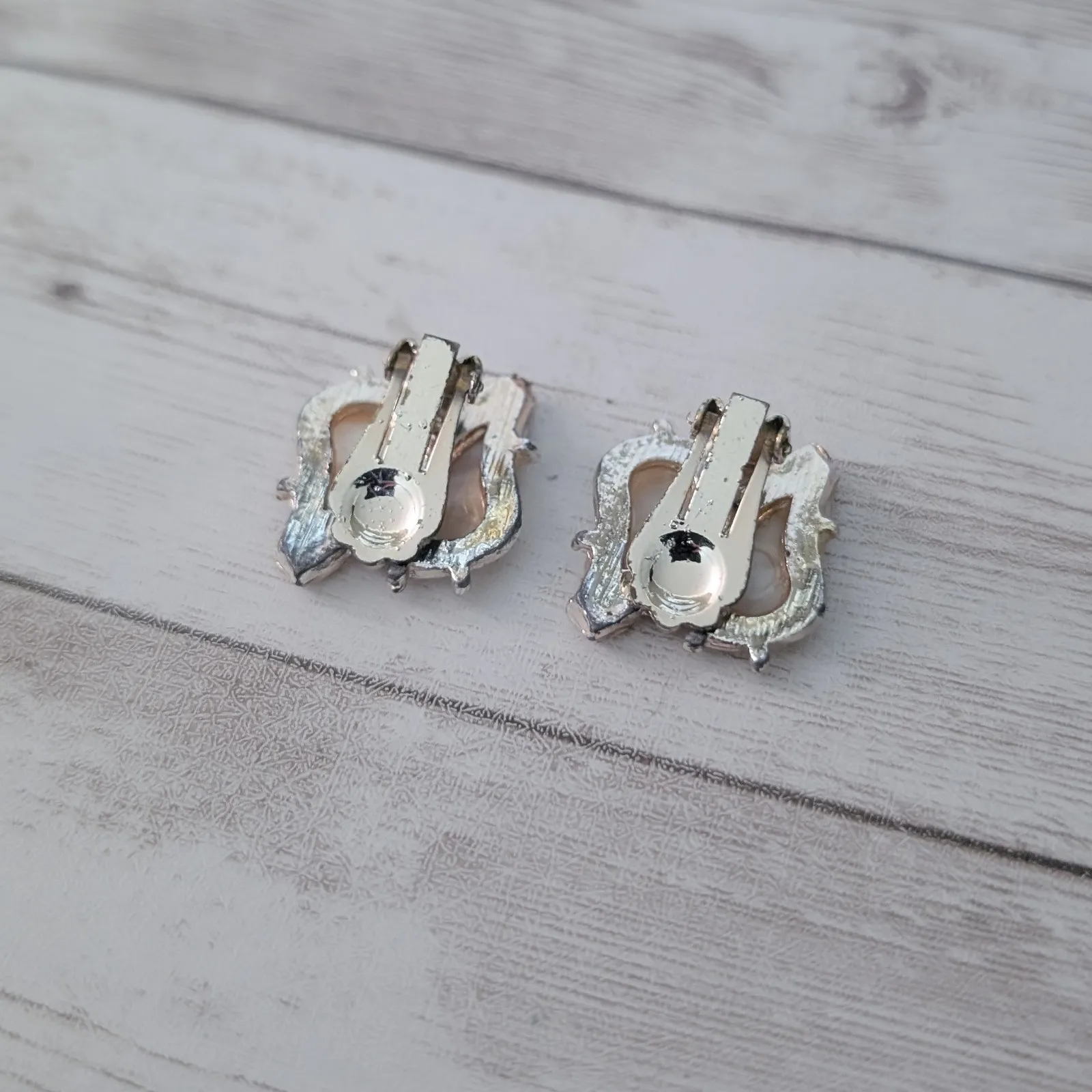 Vintage Clip On Earrings Statement Mother of Pearl & Gold Tone Regal - Image 6