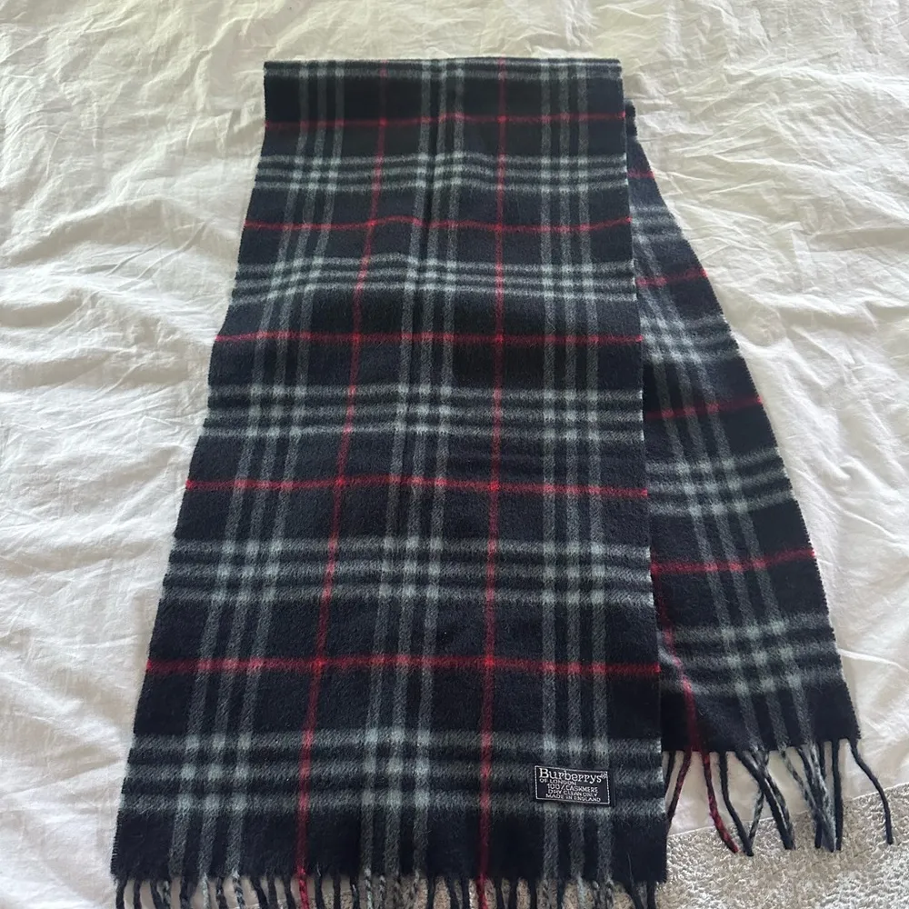 100% cashmere Burberry Scarf - Image 5