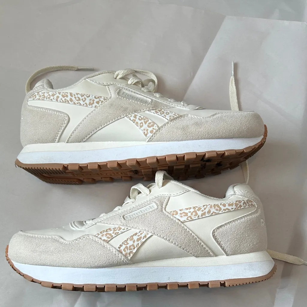 Reebok‎ Women's Leopard Print Sneakers size 8 light usage - Image 3