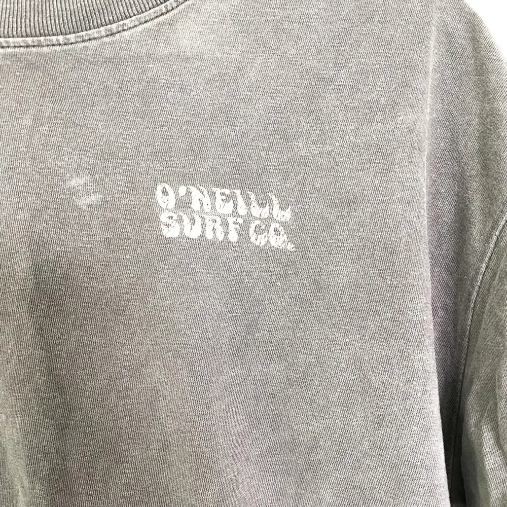 O’Neill Coastal Slate Gray Tropical Print on Back Crew Neck Size Medium - Image 3