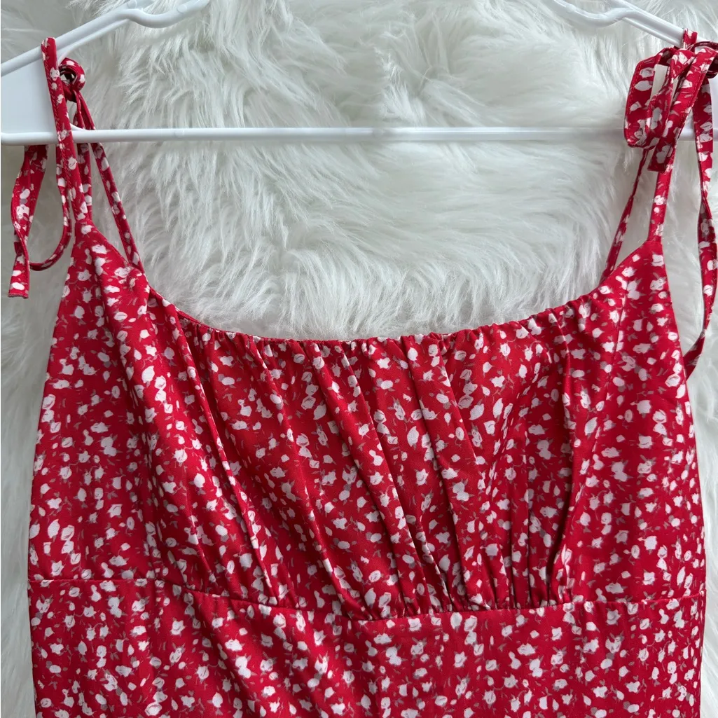 Red and white floral romper Size M - Image 2