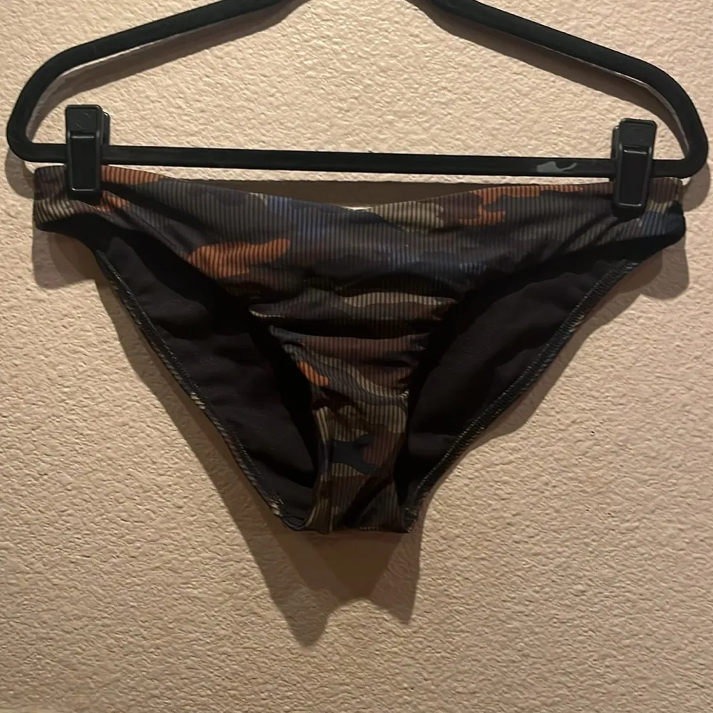 No Boundaries Juniors' V Swimsuit Bikini Bottom Camouflage Large - Image 4