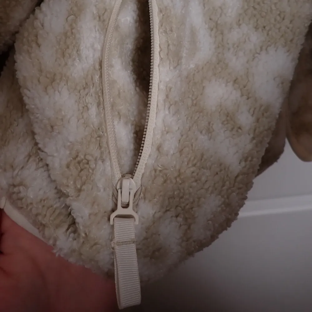 All in Motion Women's Sherpa Cropped Jacket - Beige and white leopard size XXL - Image 10