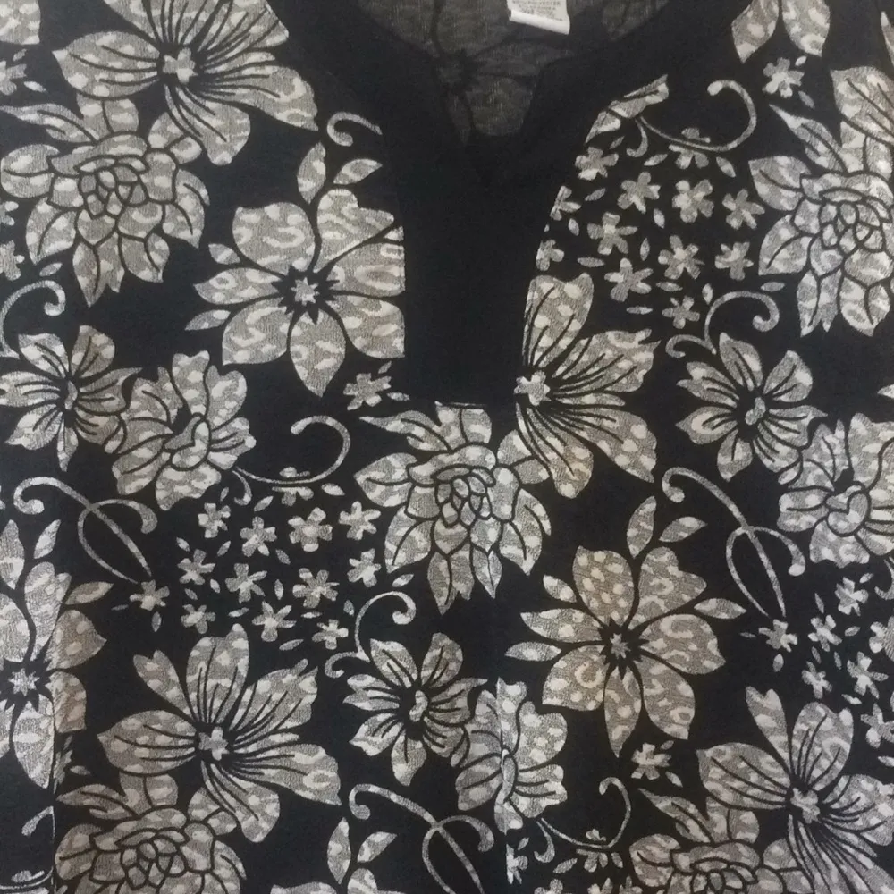 FINAL MARKDOWN 
Ladies’ BonWorth Tunic-style Top (M) - Image 2