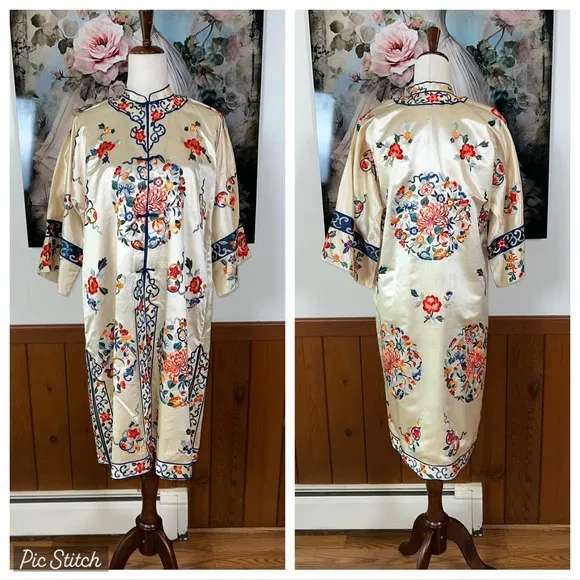 Spectacular Vintage 1930s/40s Embroidered Silk Kimono! Red Size L - Image 2