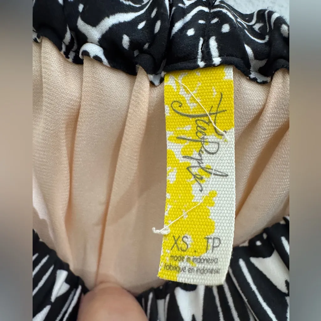 Free People “rockin rochelle” crop blouse Short Sleeve Cream Blue XS‎ - Image 4