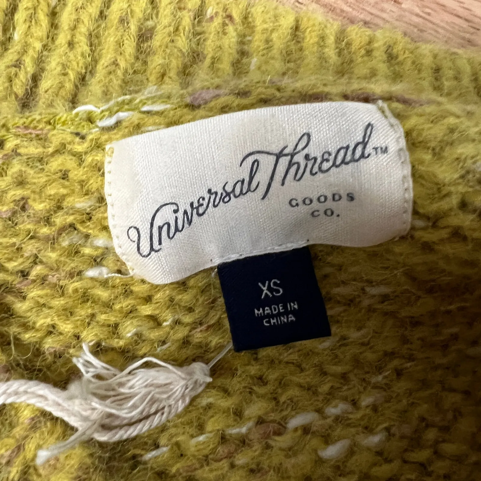 Universal Thread Women's Yellow V-Neck Pullover Sweater - Size XS - NWT - Image 2