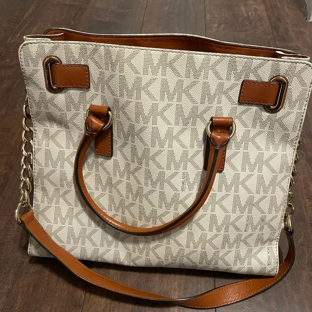 Michael Kors Hamilton Vanilla Bag - Image 2