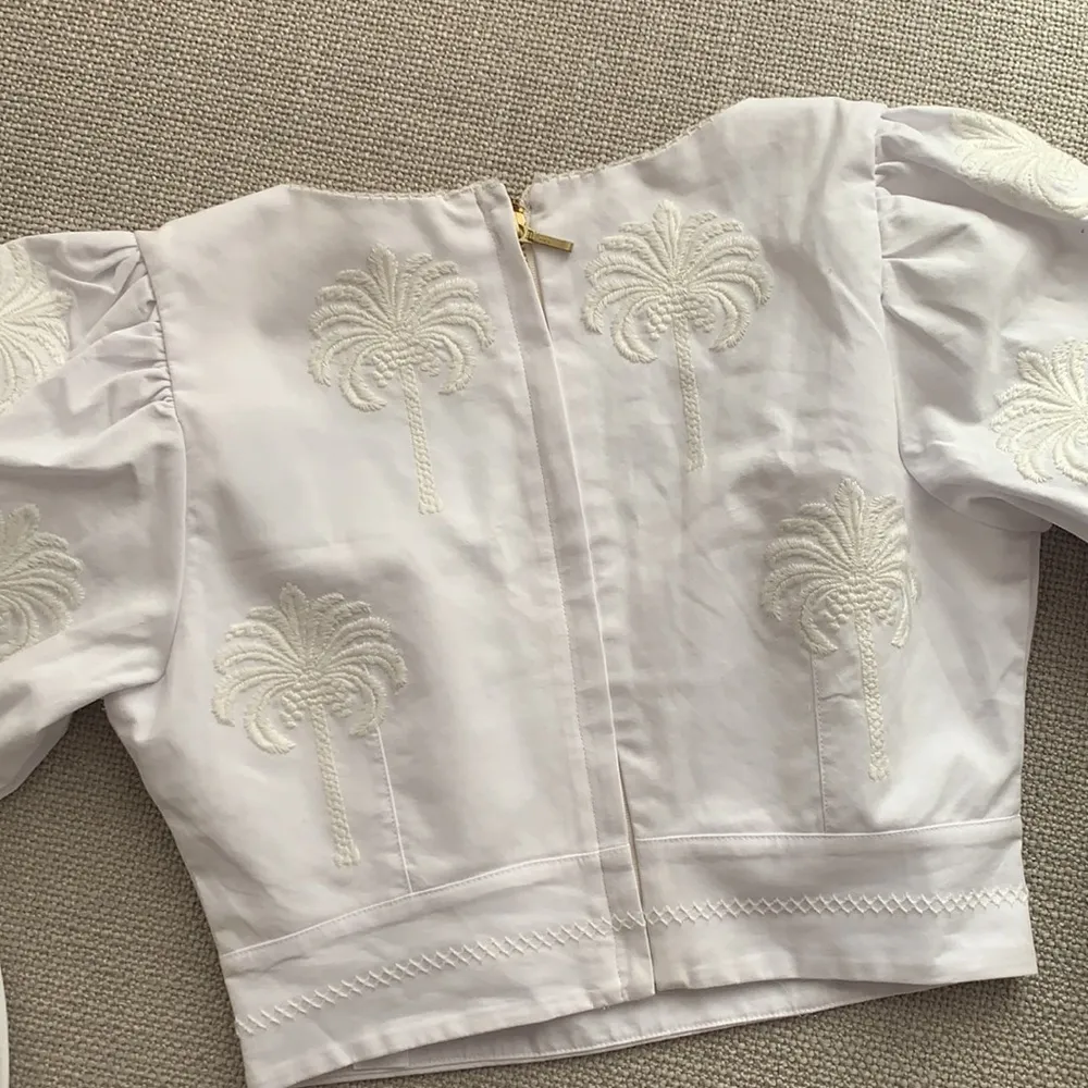 agua bendita violeta cropped white blouse - Image 6