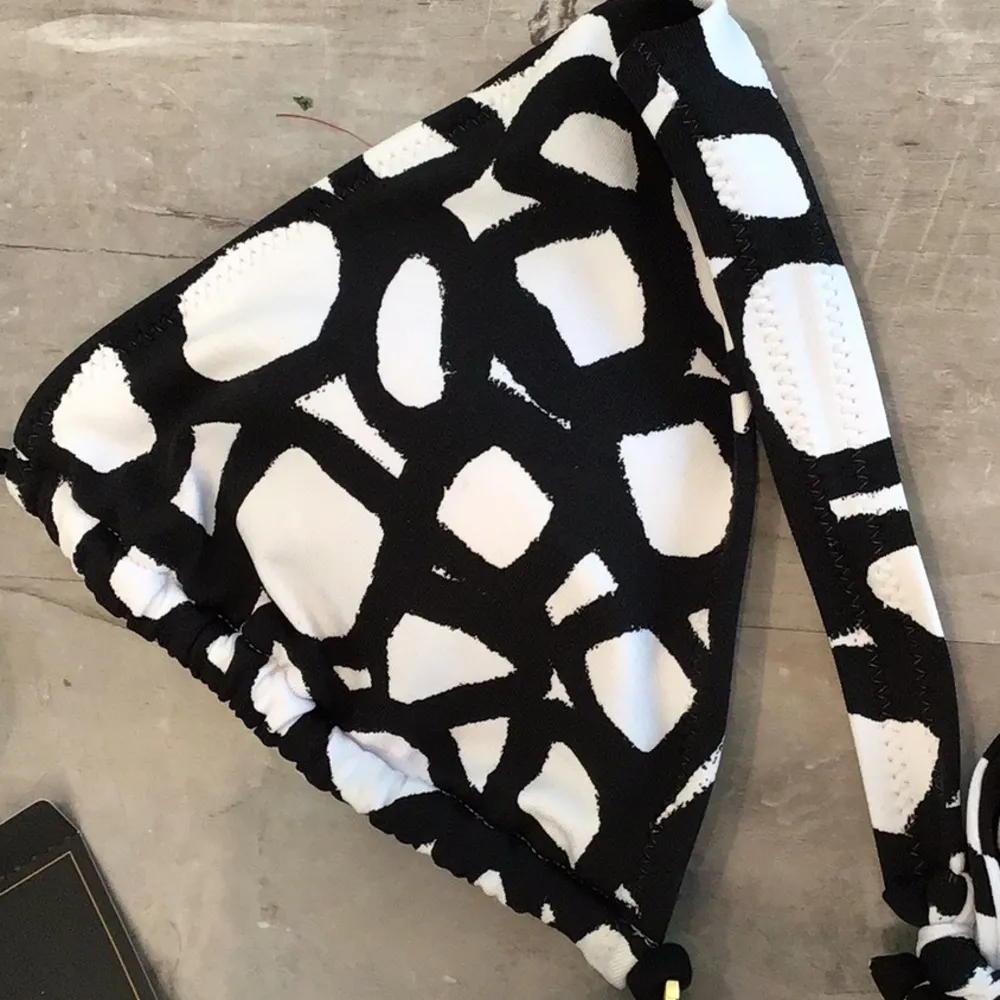 BCBGMAXAZRIA 💕💕 Triangle String Bikini Top - Image 3