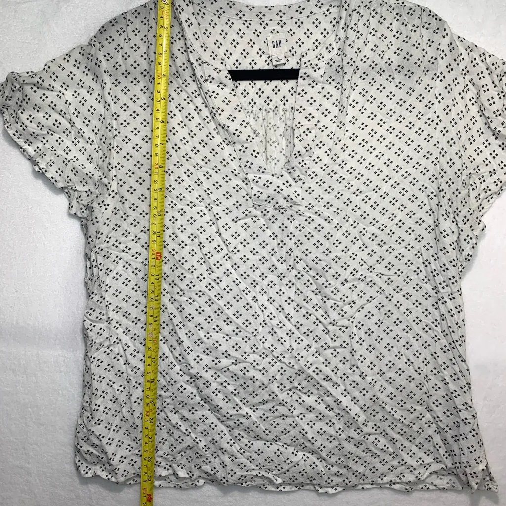GAP Black and Gray Flutter Sleeve Blouse Size Large - Image 6