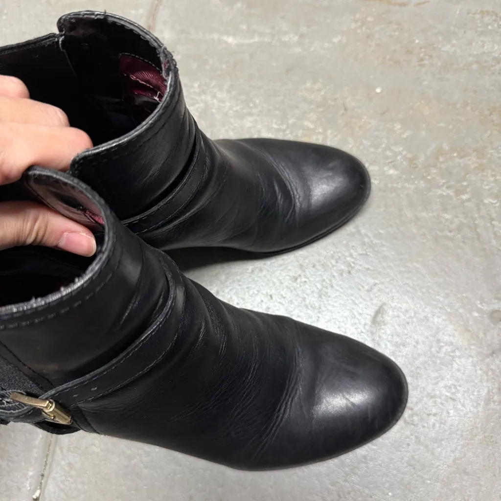 Tommy Hilfiger Whaley Black Leather Ankle Boots Size 6 EUC - Image 2