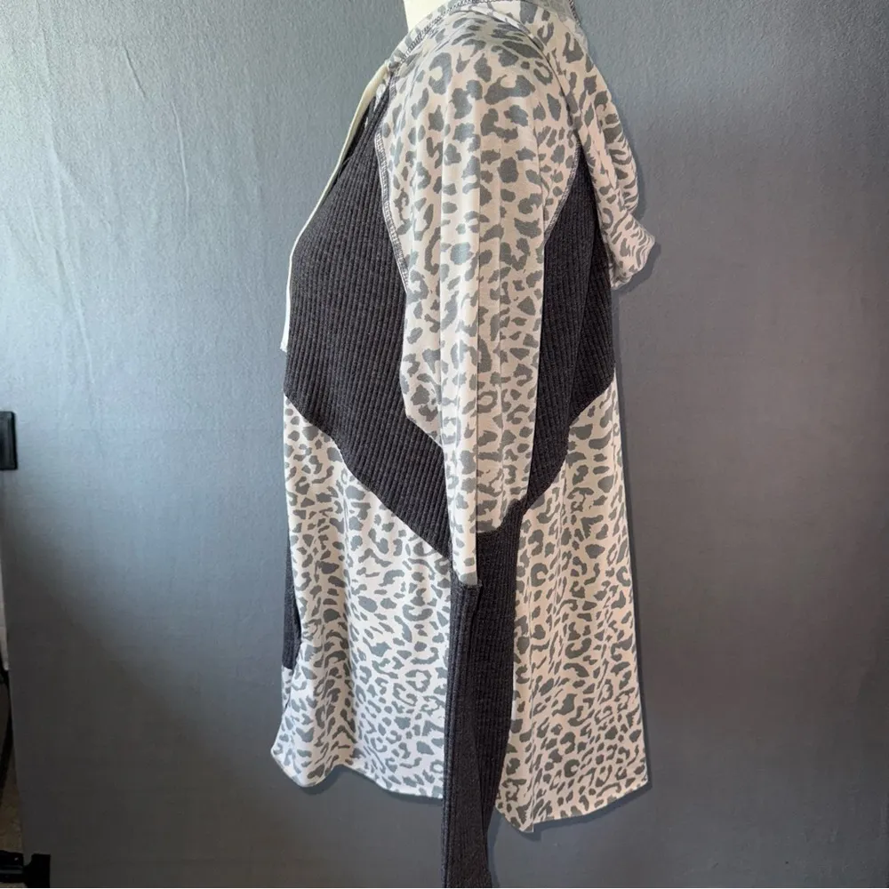 POL Leopard Print Tunic Hoodie‎ - Grey and Cream long sleeve front pocket Small - Image 3