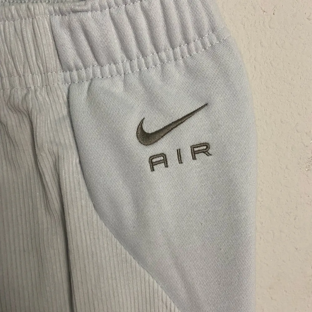 NIKE Air Women's High-Waisted Corduroy Fleece Pants size Medium ice blue NWT - Image 3