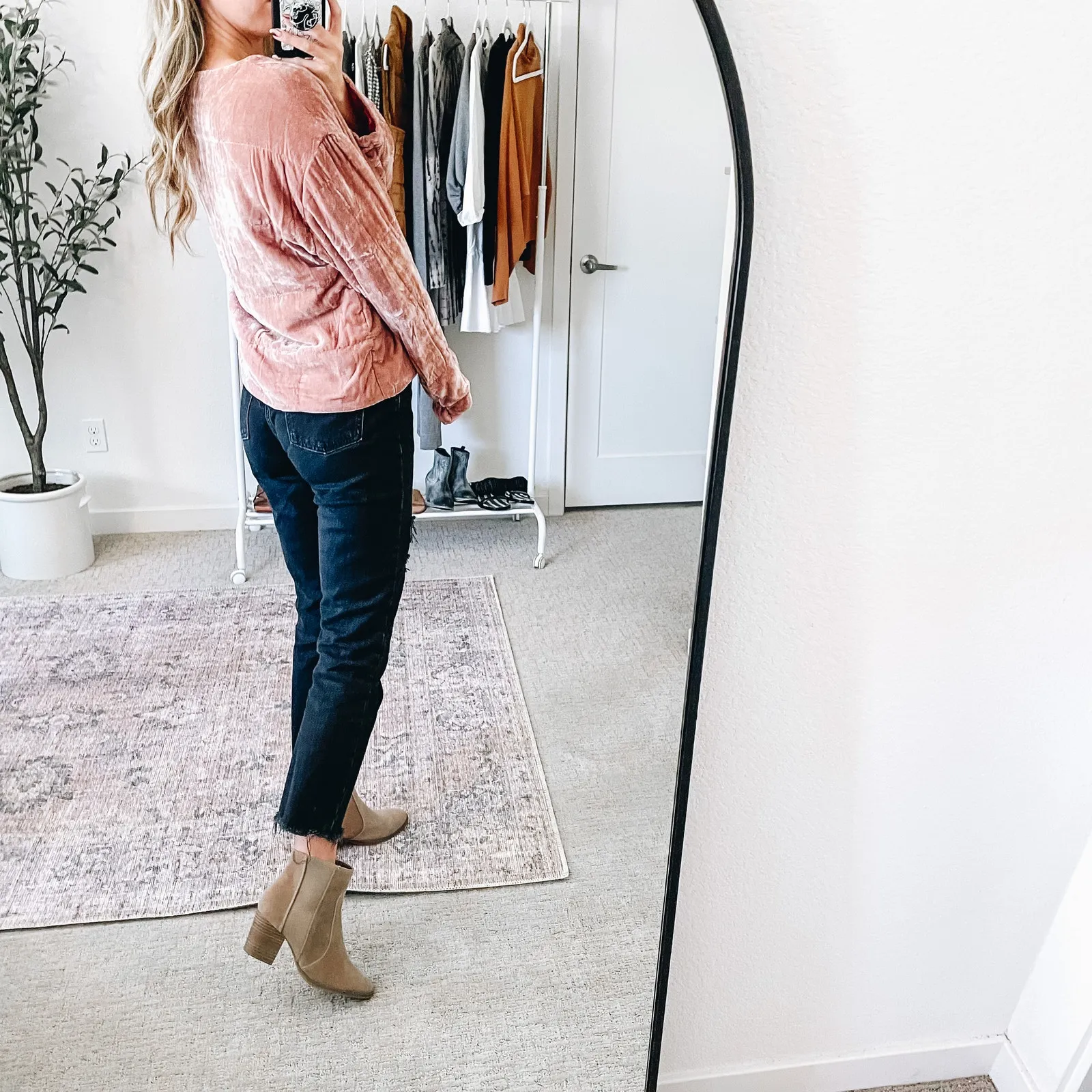 TELA Tortellino Dusty Rose Pink Quilted Velvet Long Sleeve Top - Image 4