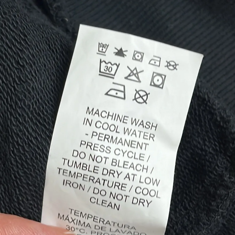 Puma New York City Long Sleeve Hoodie Sweatshirt front pockets - Image 7