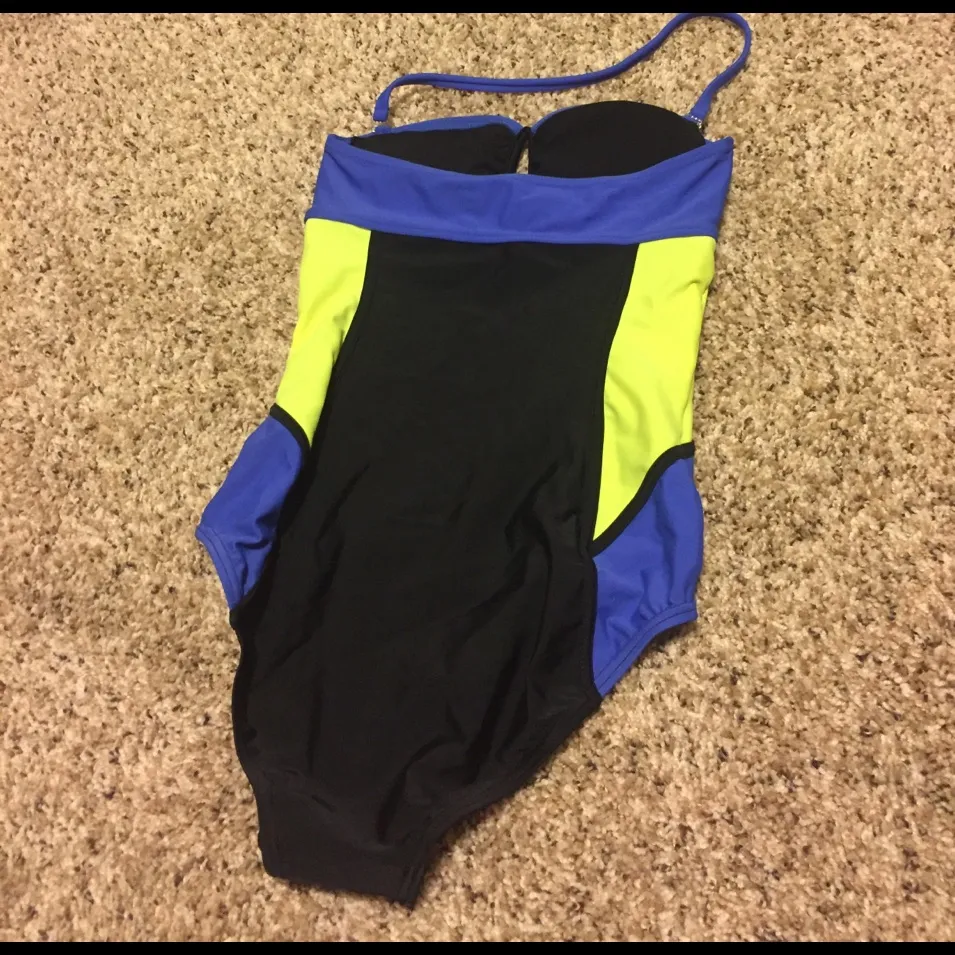 ❤️ Sporty Neon One Piece Swimsuit Blue Size XS - Image 3