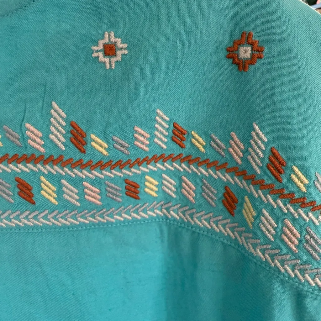 NWT Sherpa Adventure Gear Stylish Teal Embroidered Blouse small Blue - Image 4