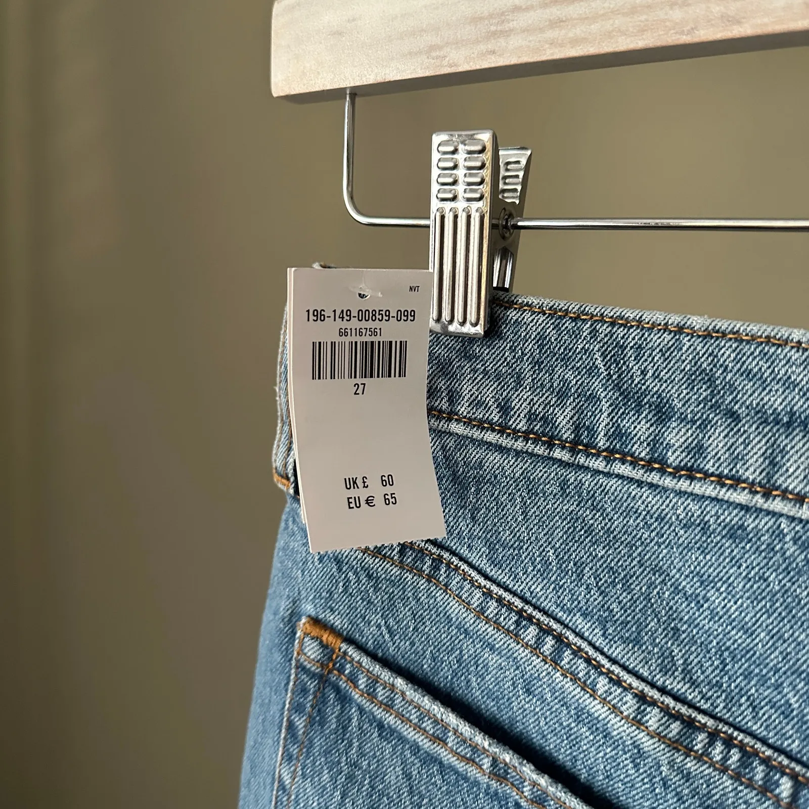 Abercrombie & Fitch The 4” Mom Jean Short High Rise 27/4 NWT - Image 4